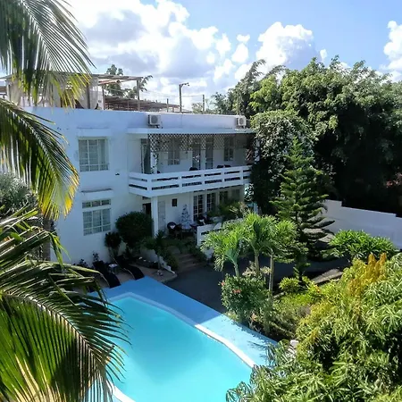 Villa Osumare Cosy Beach Front Guest House-3